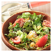 個室居酒屋 6年4組:半熟玉子のシーザーズサラダ~注射器添え~